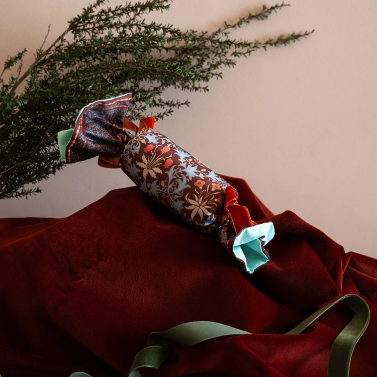 William Morris At Home Oak & Willow Use & Reuse Fabric Cracker