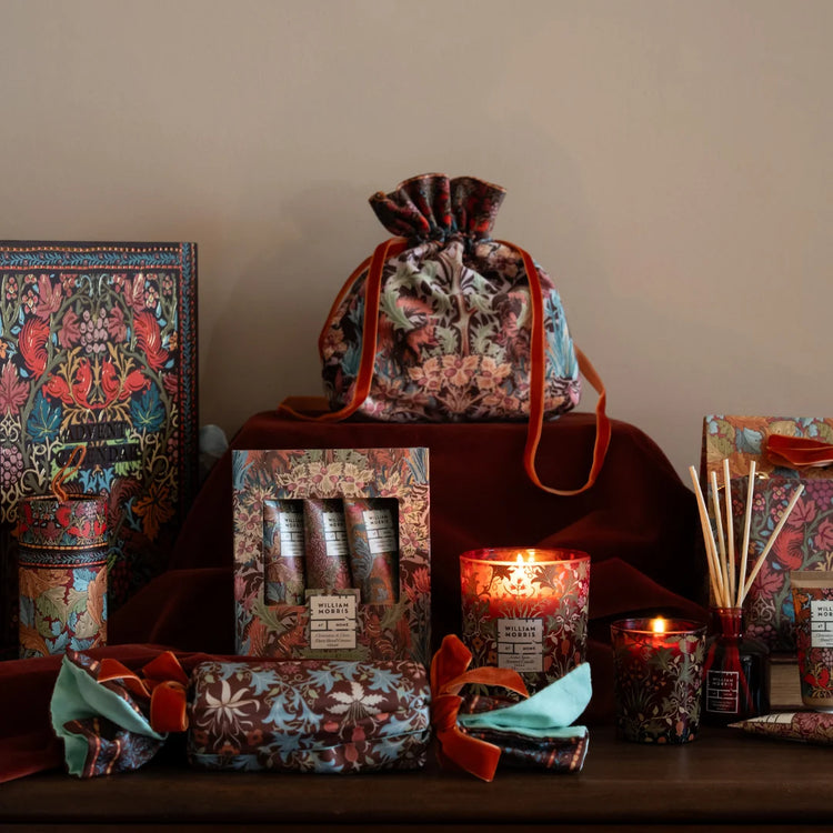William Morris At Home Oak & Willow Use & Reuse Fabric Cracker