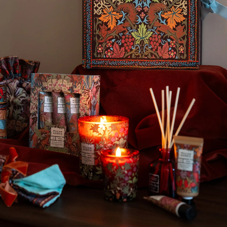 William Morris At Home Oak & Willow Cedar Spice Scented Candle